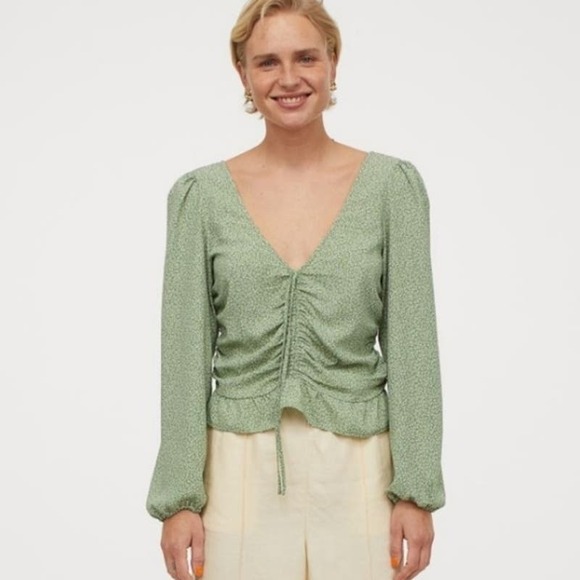 H&M Women's Green Ditsy‎ Floral Long Sleeve Cinched Bodice Blouse. Size M - Picture 1 of 12